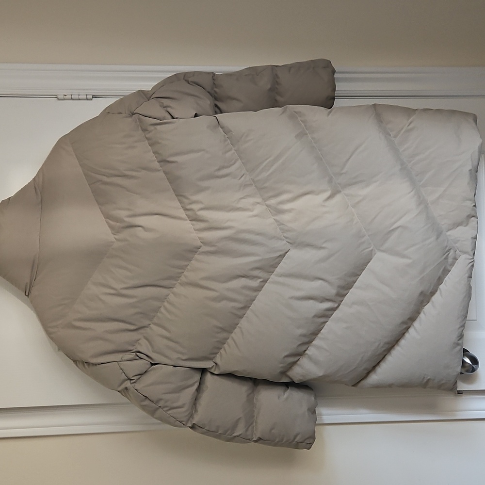Aritzia Light Green Cloud Puffer Coat - Picture 8 of 12